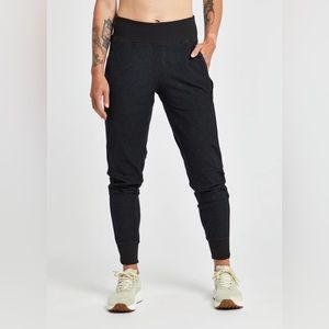 Oiselle Lux V Formation Track Pants - Black
